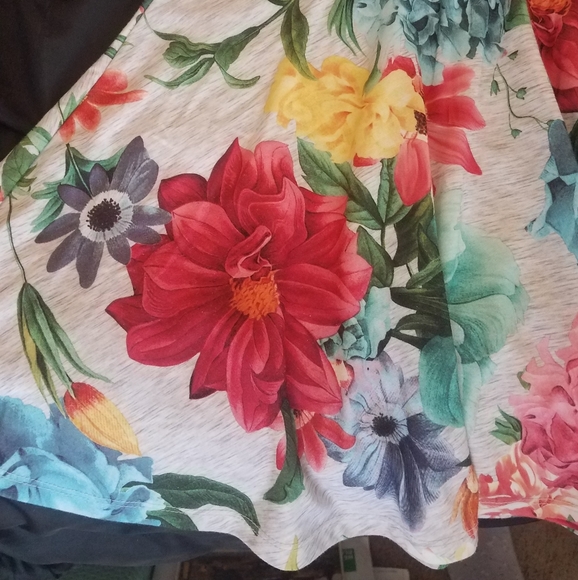 Short flared M floral skirt - Picture 2 of 5